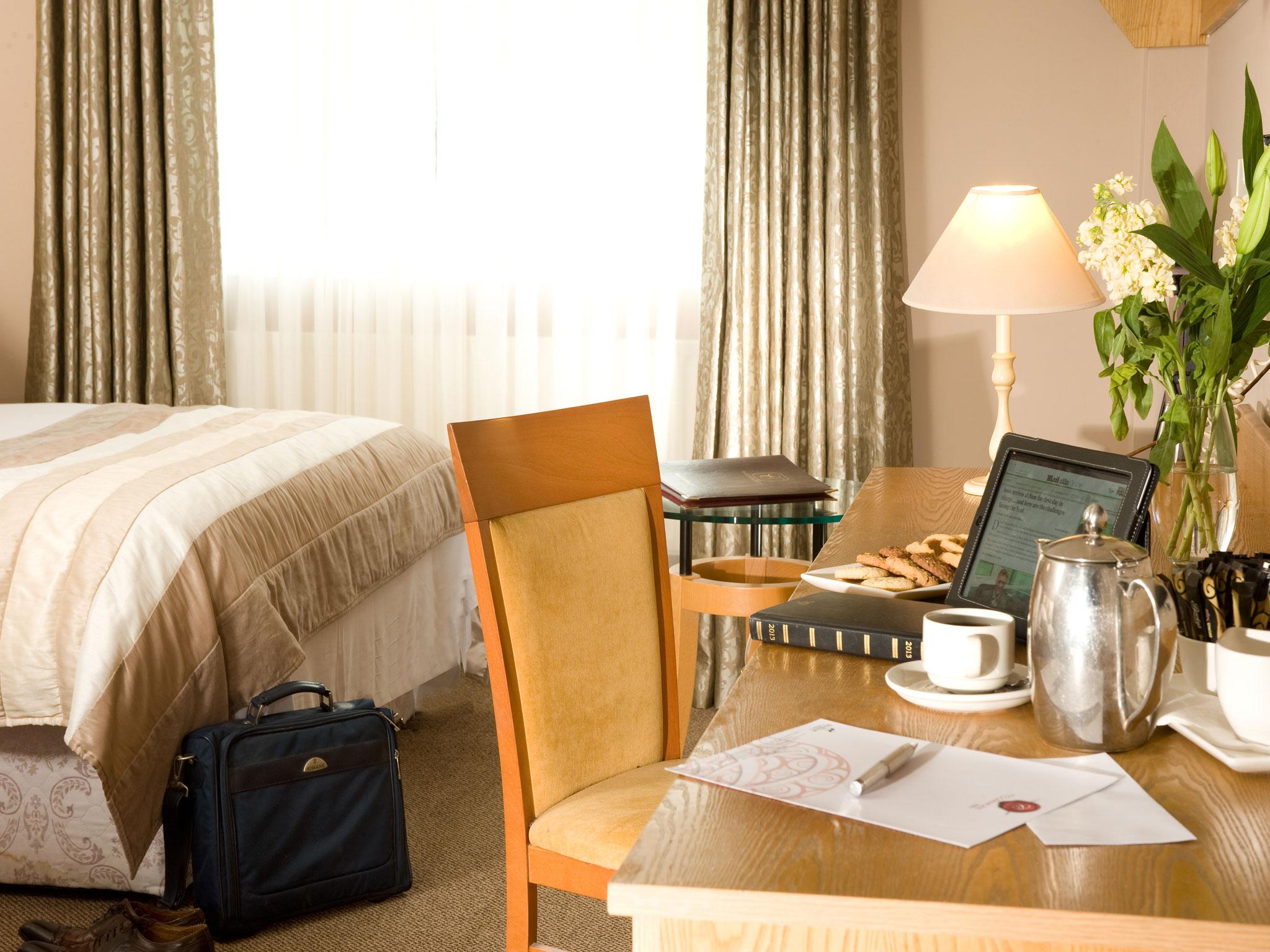 קורק Great National Commons Inn Hotel מראה חיצוני תמונה