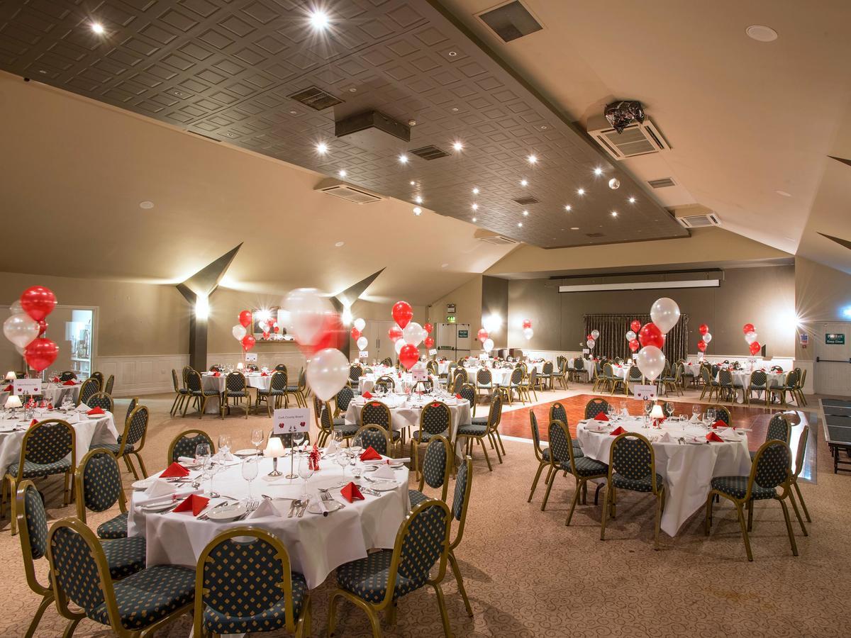 קורק Great National Commons Inn Hotel מראה חיצוני תמונה
