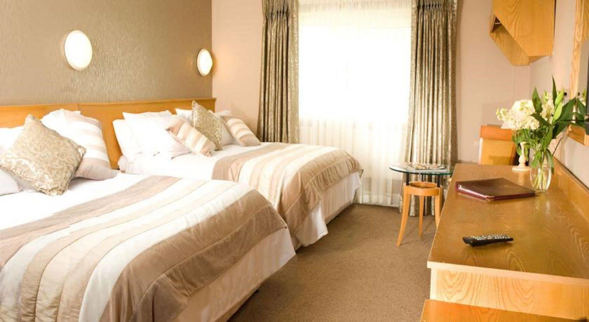 קורק Great National Commons Inn Hotel מראה חיצוני תמונה