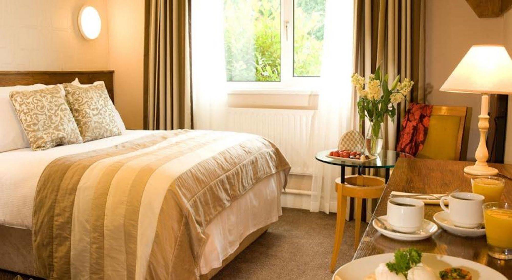 קורק Great National Commons Inn Hotel מראה חיצוני תמונה