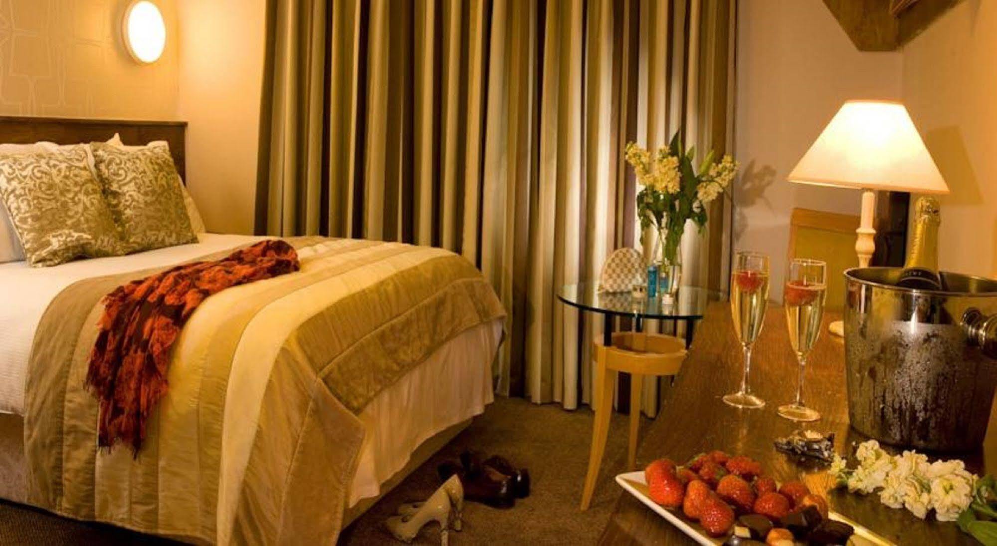 קורק Great National Commons Inn Hotel מראה חיצוני תמונה